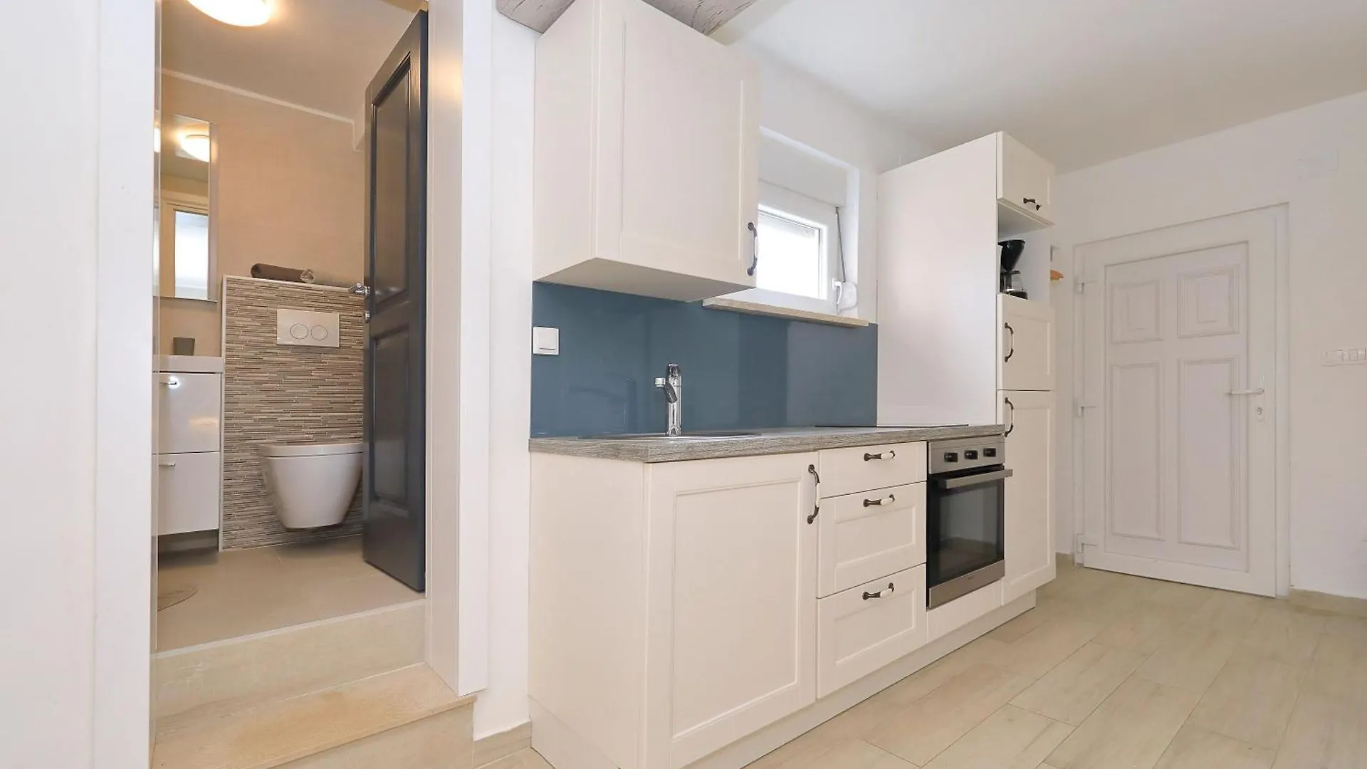 Jakov, No 1 Nin Apartment